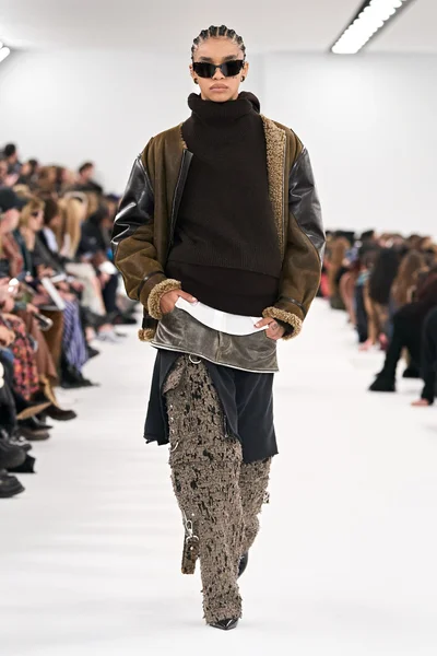 Look 28